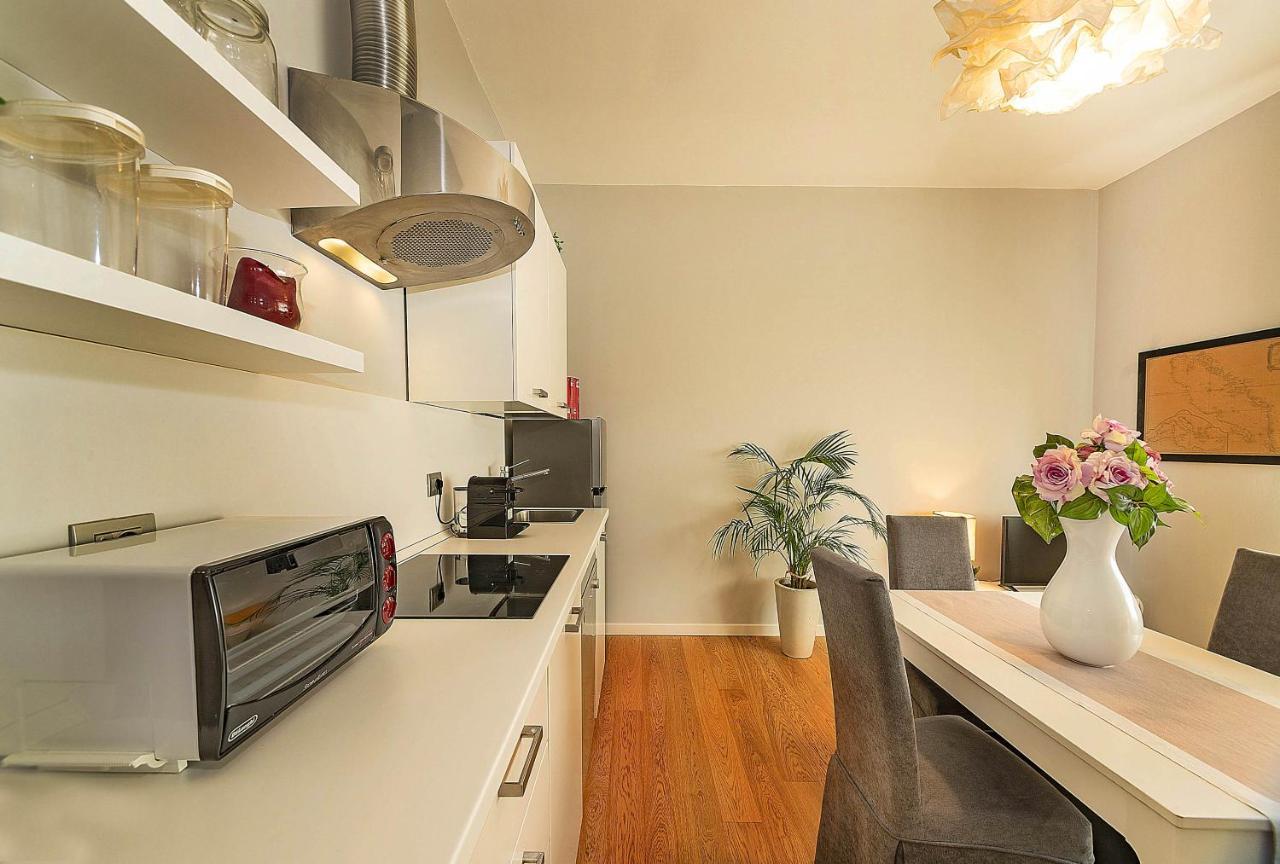 A Casa Di Adele Apartment เวโรนา ภายนอก รูปภาพ